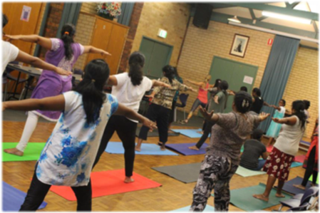 Frauengruppe beim Yoga